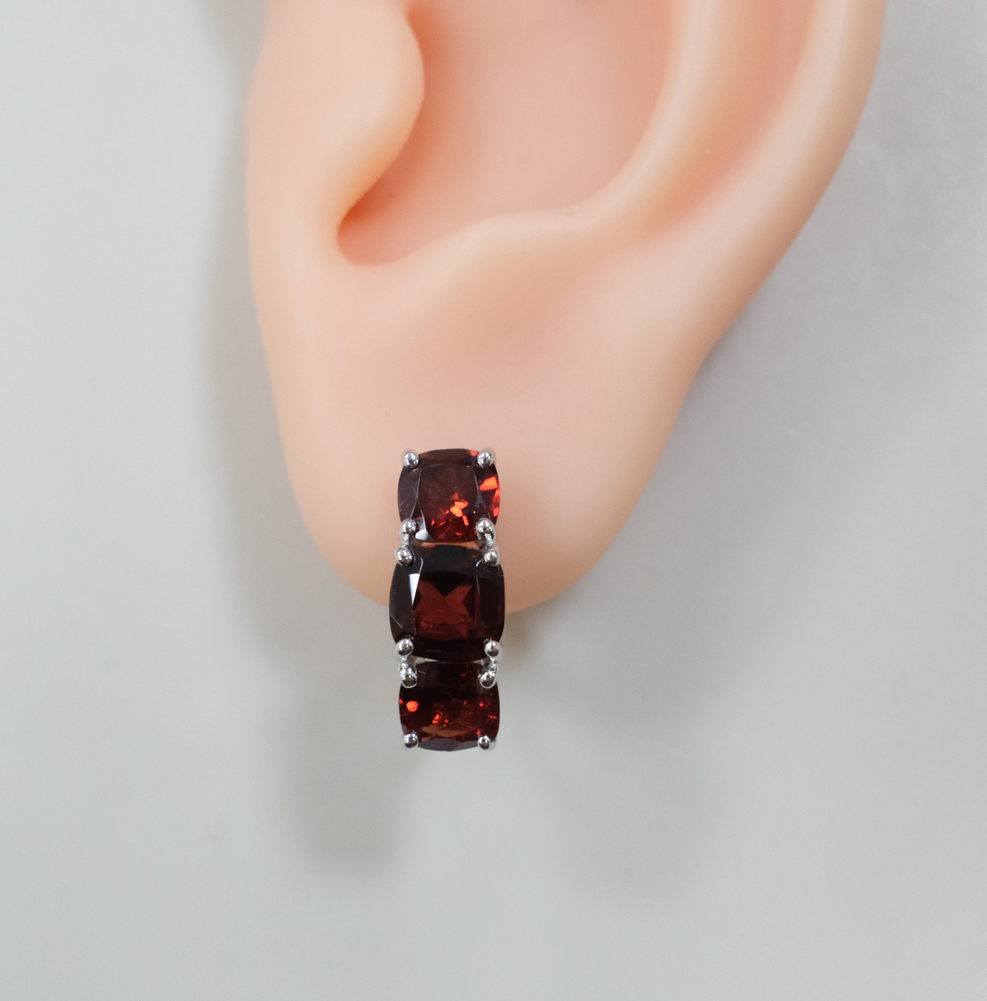 Серебряные серьги с гранатами